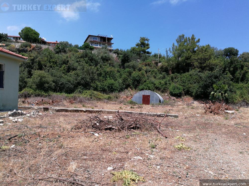 2 hectares land with an house on it for sale in Antalya, 1 km to the sea